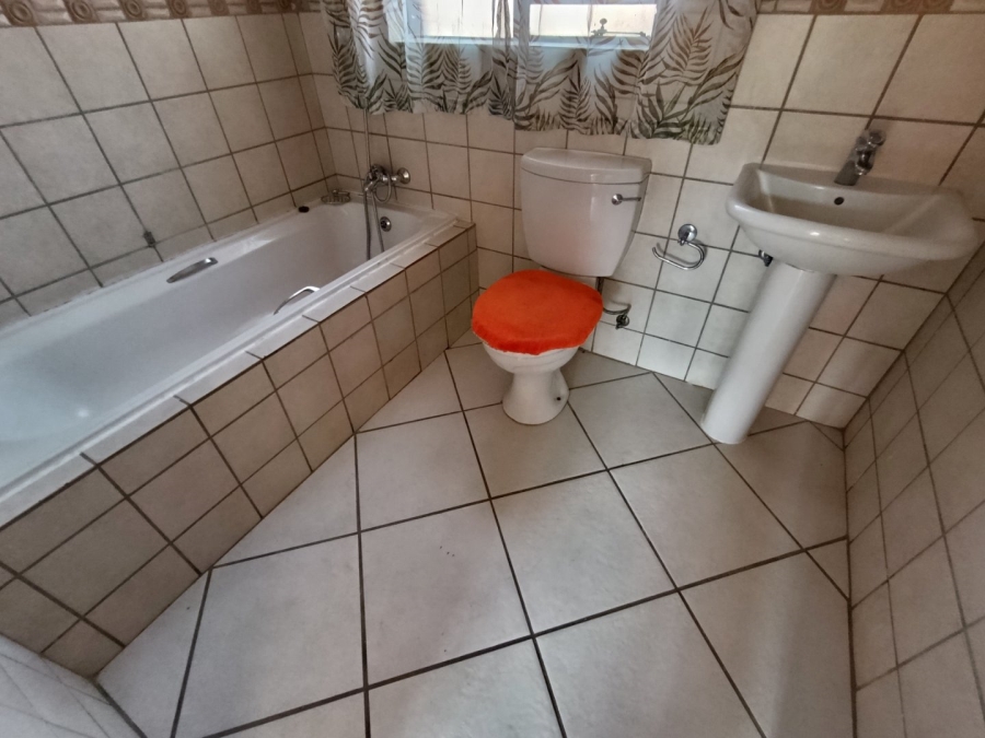 To Let 2 Bedroom Property for Rent in Hillside Free State